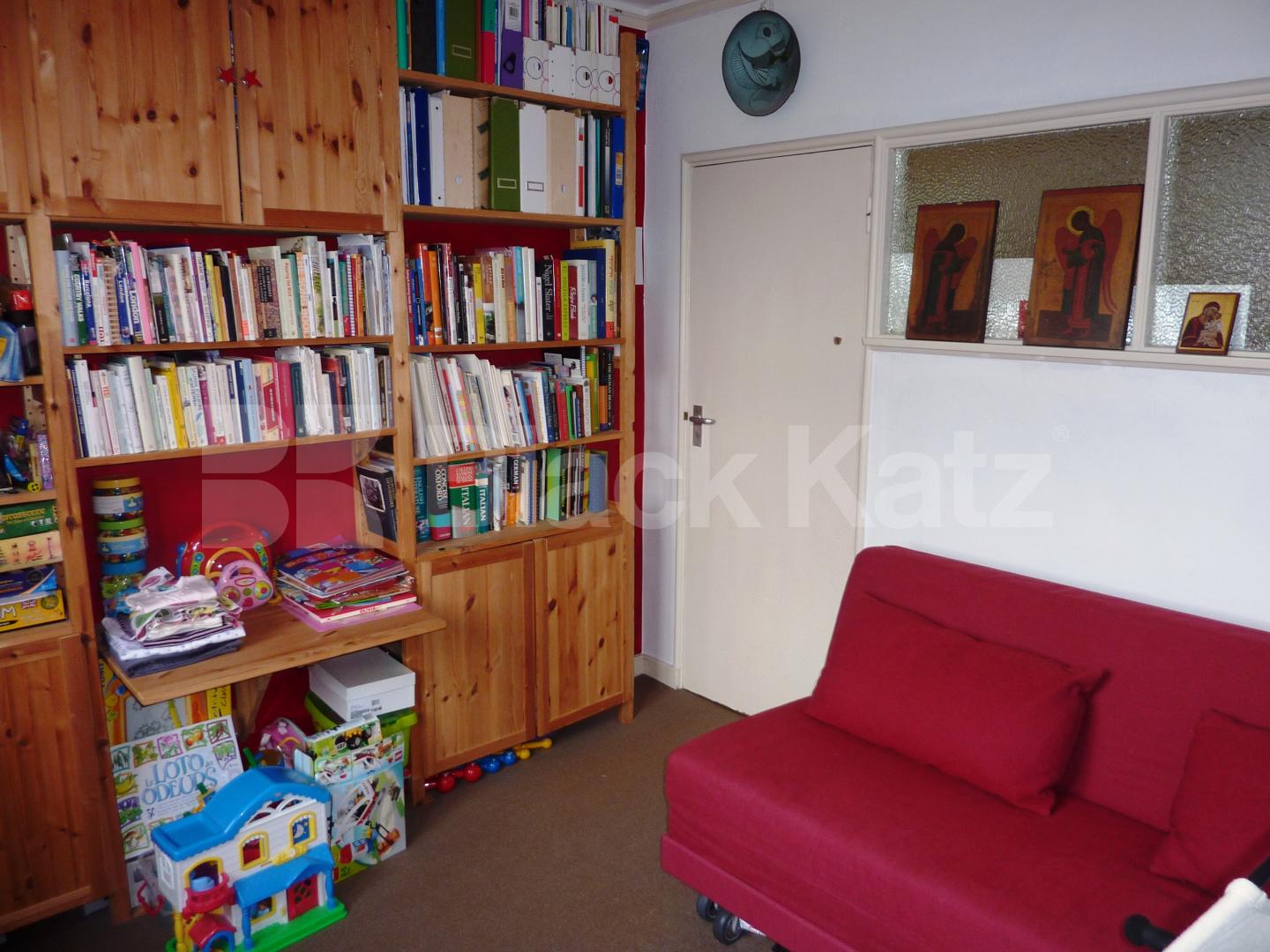 			CAMDEN GIRLS SCHOOL CATCHMENT!, 2 Bedroom, 1 bath, 1 reception Flat			 Oseney Crescent, CAMDEN-KENTISH TOWN